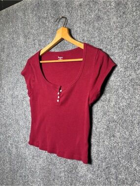 Women’s Scoop Neck Button Henley Top - Burgundy
